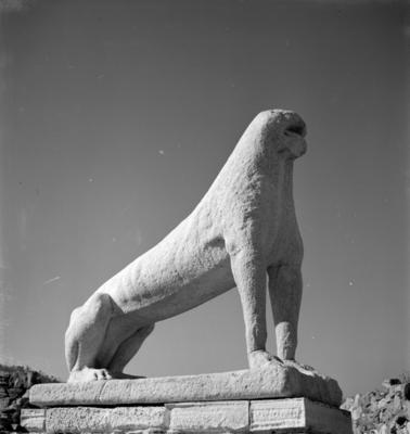 Alameda dos leões arcaicos, em Delos
