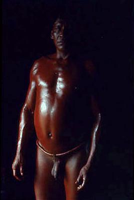 Série Xingu - Cuyaparé com corpo pintado de pasta de urucum