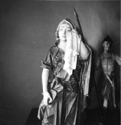 Via Crucis, Passos da Paixão, esculturas de Aleijadinho, mulher chorosa no Passo da Cruz às costas