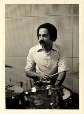 Wilson das Neves na bateria