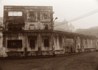 Rua Silvino Montenegro com a Igreja da Saúde