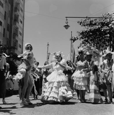 Desfile de blocos no Banho de Mar à Fantasia