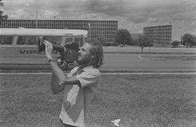 Jorge Bodanzky filmando em Brasília