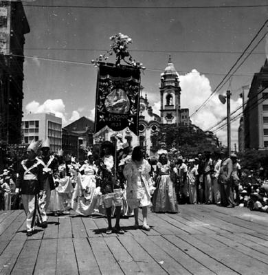 Desfile do bloco carnavalesco CM Banhistas do Pina