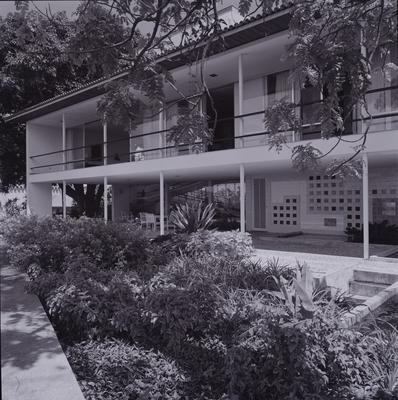 Residência de Olivo Gomes, projeto dos arquitetos Rino Levi, Roberto Cerqueira César e Burle Marx