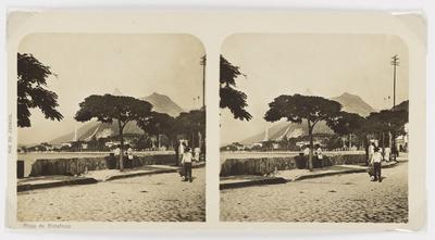 Praia de Botafogo; ao fundo, o Morro do Corcovado