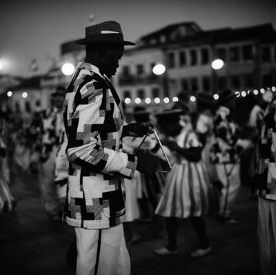 Integrantes do cordão carnavalesco Filhos do Morro no carnaval