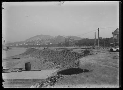 Praia de Santa Luzia; ao fundo, o Morro do Castelo