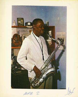 Pixinguinha com o saxofone