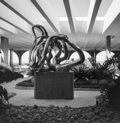 "O Canto da Noite", escultura de Maria Martins, no Salão Nobre