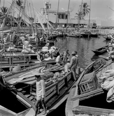 Embarcações na rampa e arredores do Mercado Modelo