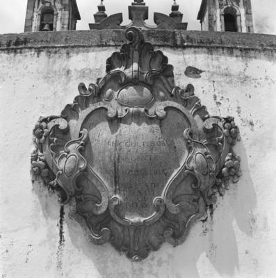 Santuário Diocesano do Bom Jesus de Matosinhos, estema de pedra-sabão no adro