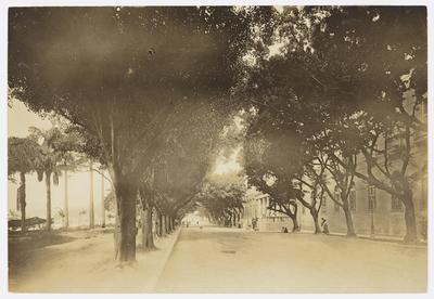 Rua Santa Luzia; à direita, o Hospital da Misericórdia