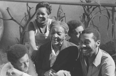 Zeka, Dirce, dona Ermília, Jorge e Pingo