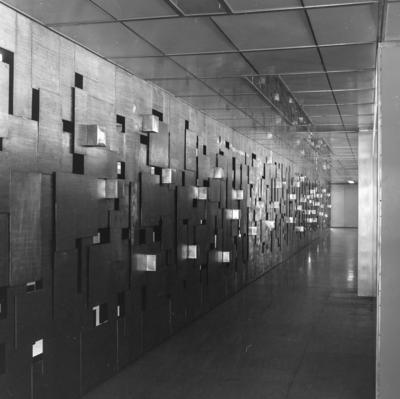 Banco do Brasil, divisória de aço de Athos Bulcão