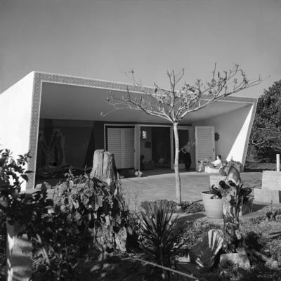 Residência na praia de Guaiúba, projeto de Oswaldo Corrêa Gonçalves.