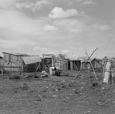 Moradia na Sacolândia, arredores de Brasília