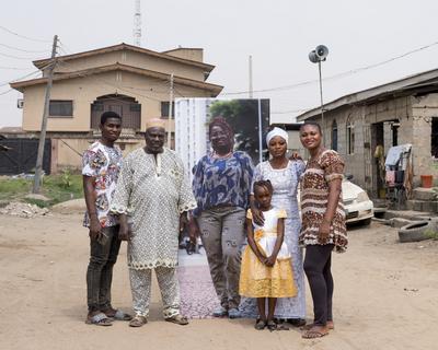 Titi com sua família em Lagos