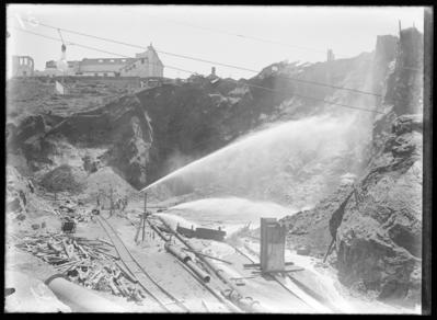 Demolição do Morro do Castelo com uso de jatos de água