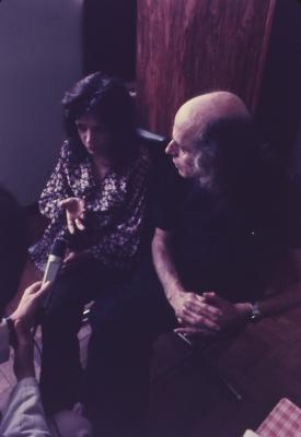 O repórter Karl Brugger entrevista Judith Malina e Julian Beck, criadores do Living Theater, presos em Belo Horizonte