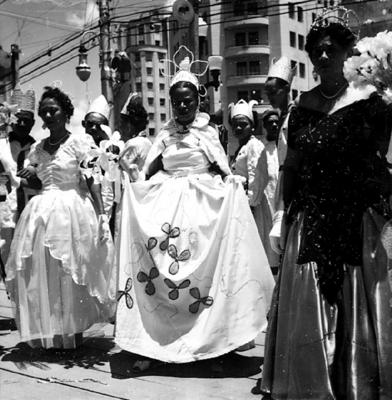 Desfile do bloco carnavalesco CM Banhistas do Pina