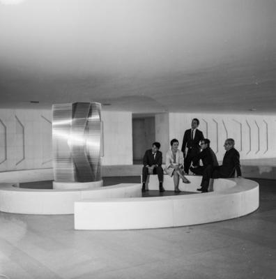 "Polivolume: Ponto de Encontro", escultura de Mary Vieira, no Palácio dos Arcos ou Palácio Itamaraty