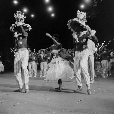 Passistas no desfile da escola de samba dos Acadêmicos do Salgueiro