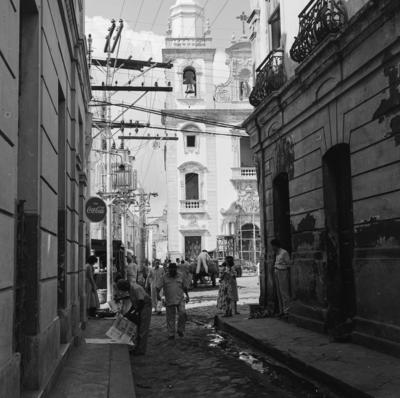 Rua do Fogo, ao fundo Igreja de São Pedro dos Clérigos