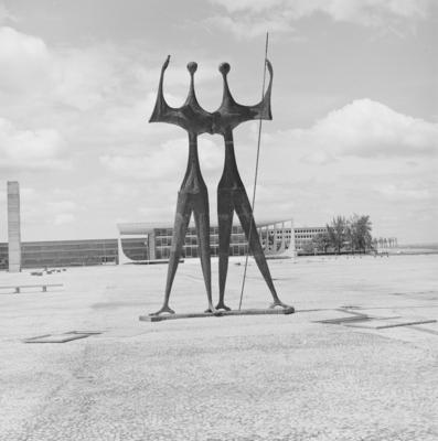 "Os Candangos" ou "Os Guerreiros", escultura de Bruno Giorgi