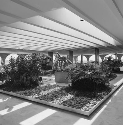 "O Canto da Noite", escultura de Maria Martins, no Salão Nobre