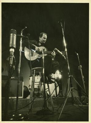 Luiz Bonfá com o violão