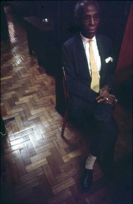 Série Rio Antigo - Donga em seu local de trabalho