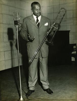 Carioca com o trombone de vara