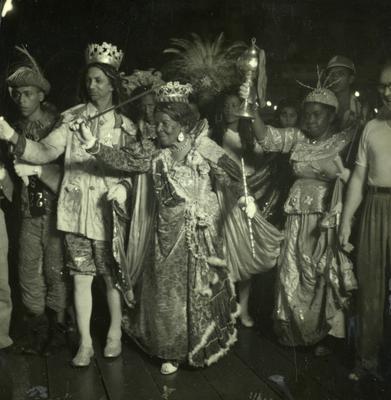 Dona Santa, no desfile do Maracatu Elefante