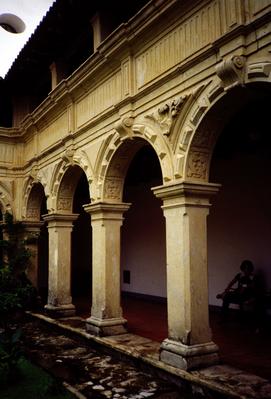 Convento e Igreja de São Francisco - claustro