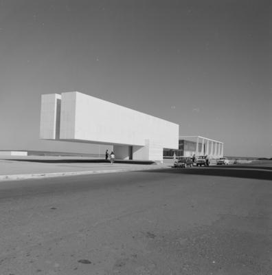 Museu Histórico de Brasília. Ao fundo, o Supremo Tribunal Federal.