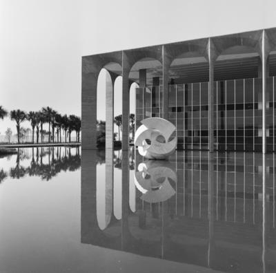 "O Meteoro", escultura de Bruno Giorgi