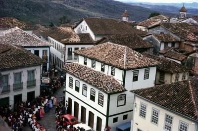 Vista da cidade e procissão do Divino