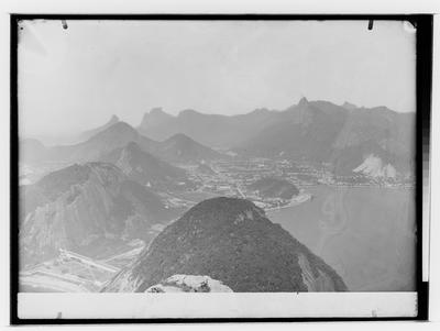 Vista da Enseada de Botafogo e da Lagoa Rodrigo de Freitas; a partir do Morro do Pão de Açúcar