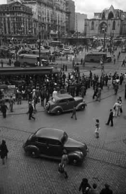 Praça da Sé, com a catedral em obras, ainda sem as torres