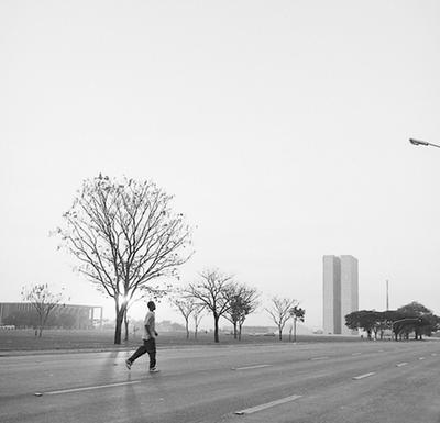 Vista do Congresso Nacional e do Palácio dos Arcos, sede do Ministério das Relações Exteriores, à esquerda.