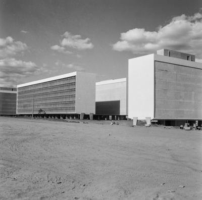 Edifícios residenciais projetados para os Institutos de Aposentadoria e Pensões