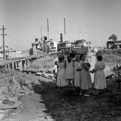 Vila da Barca, barcos com grupo de mulheres