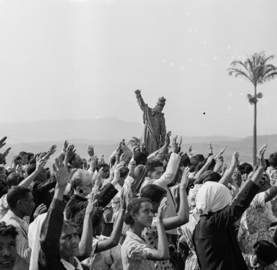 Romaria - Jubileu do Santuário Diocesano do Bom Jesus de Matosinhos, ao fundo o profeta Habacuc