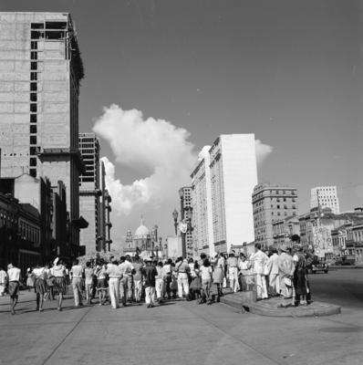 Carnaval de rua, Igreja da Candelária ao fundo