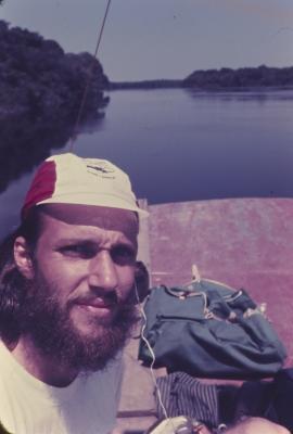 Jorge Bodanzky durante expedição pelo Rio Negro