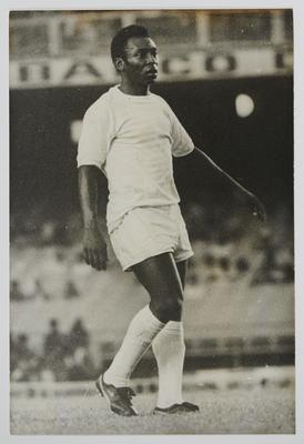 Pelé jogando pelo Santos