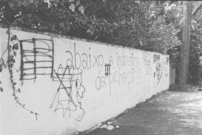 Abaixo a indústria da pixação