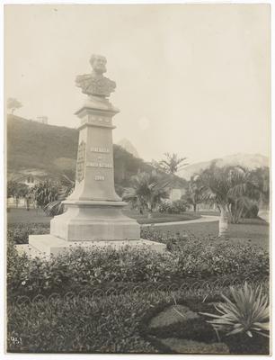 Busto do Almirante Tamandaré; homenagem da Armada Nacional em 1900