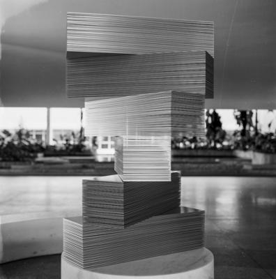 "Polivolume: Ponto de Encontro", escultura de Mary Vieira, no Palácio dos Arcos ou Palácio Itamaraty